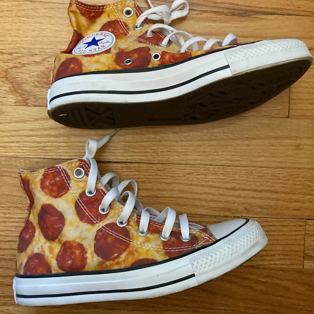 Converse size 7 high top pepperoni pizza sneakers